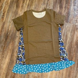 Logo Lounge 100% cotton Tee w/ side panels.